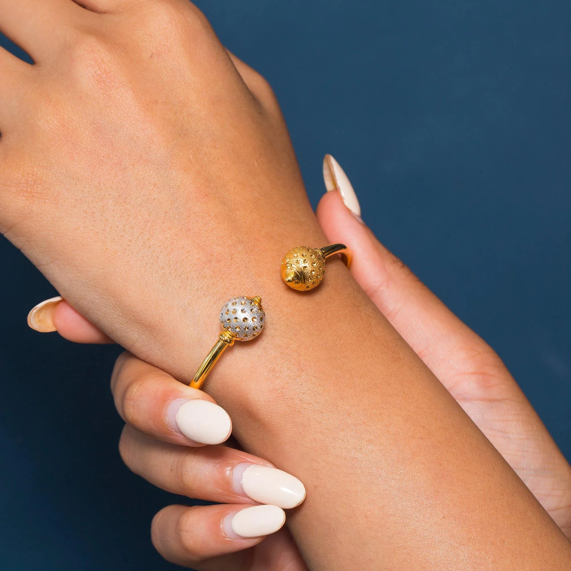 22K Multi Tone Gold Bangle W/ Facing Speckled & Dimpled Accent Balls