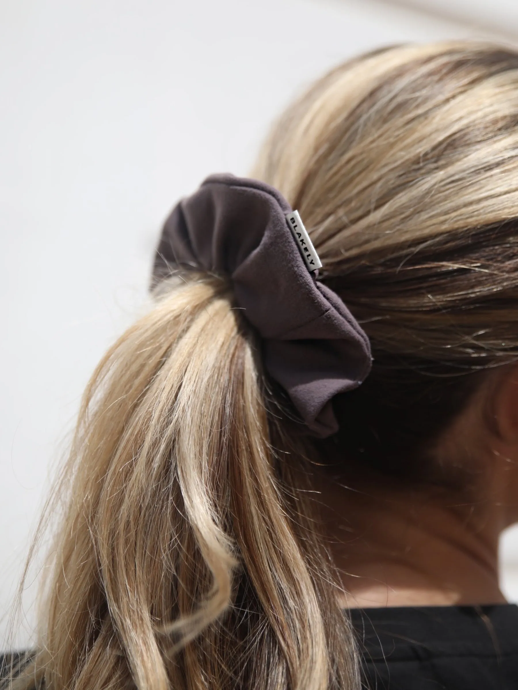 Blakely Scrunchie - Mocha