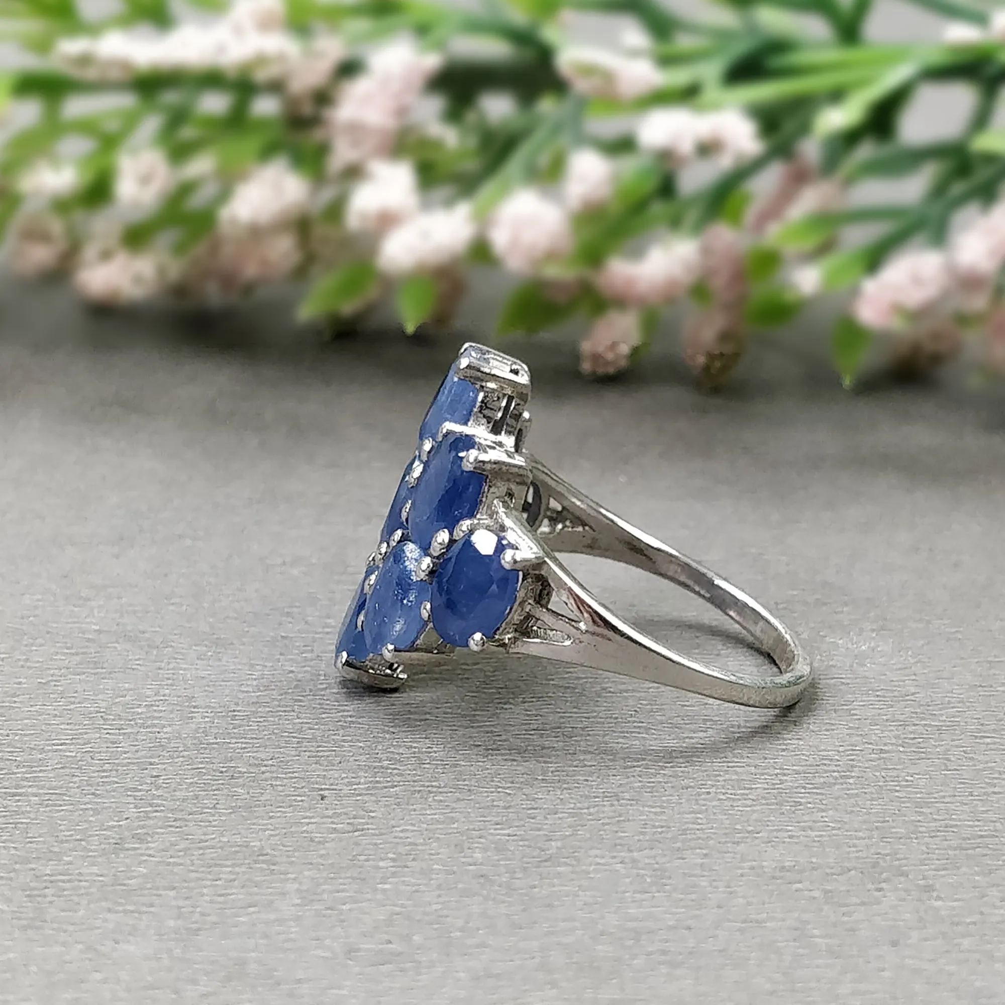 Blue SAPPHIRE Gemstone RING : 4.940gms 925 Sterling Silver Natural Sapphire Oval Normal Cut Prong Set Unisex Ring 7.5US