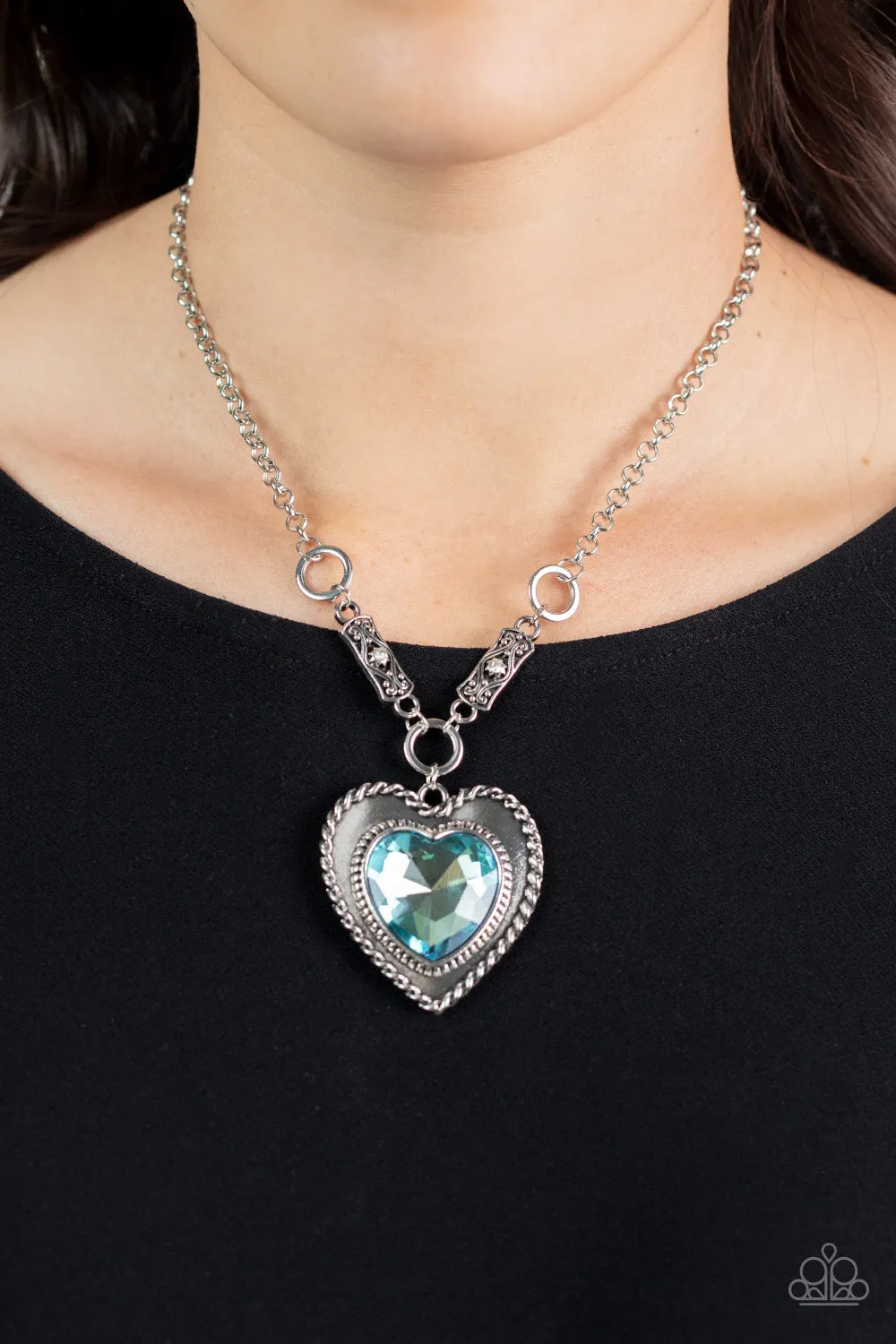 Paparazzi Heart Full of Fabulous - Blue Heart Gem Necklace